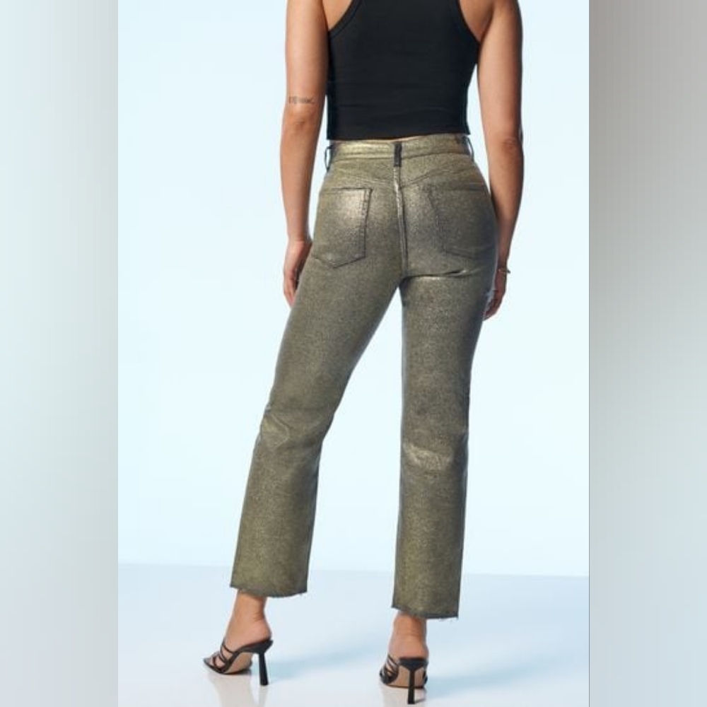 NWT - OWN - Mid-rise jeans with a straight leg